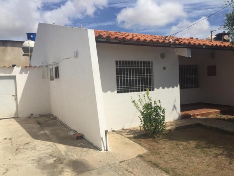 Foto Casa en Venta en Carirubana, Punto Fijo, Falcón - $ 30.500 - CAV121832 - BienesOnLine