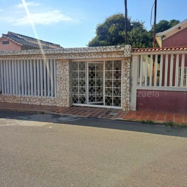 Foto Casa en Venta en Maracaibo, Zulia - U$D 13.000 - CAV231857 - BienesOnLine