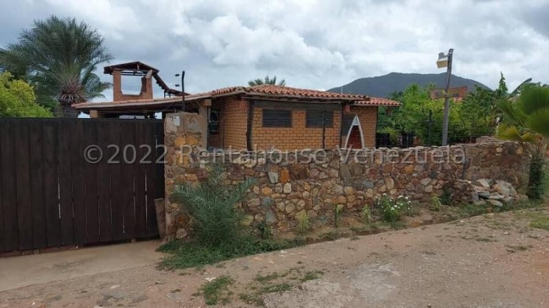 Foto Casa en Venta en Diaz, Avenida Simplicio Rodriguez, Nueva Esparta - U$D 18.000 - CAV225031 - BienesOnLine