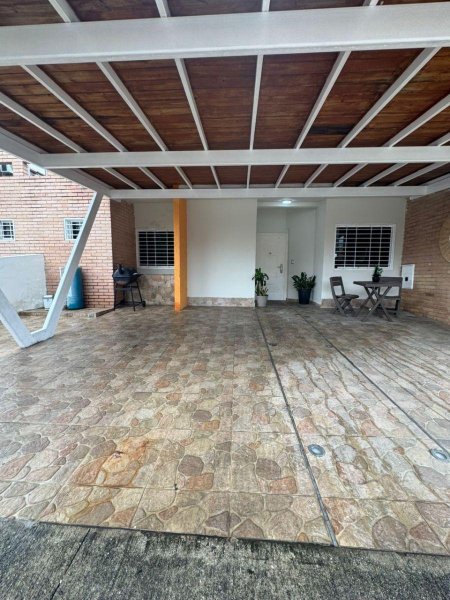 CASA URB. VILLAS DEL CAMPO - SAN DIEGO – CARABOBO. LUISA MEZONES VENDE.