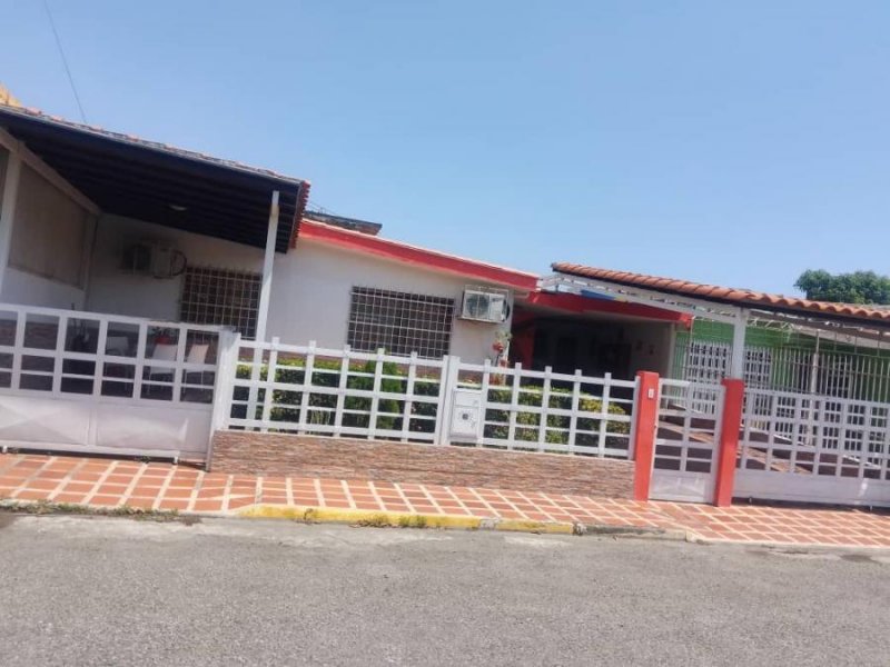 Casa en Venta en urb.paraparal en AV Principal Los Guayos, Carabobo