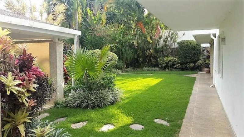 Foto Casa en Venta en Baruta, Caracas, Distrito Federal - CAV110345 - BienesOnLine