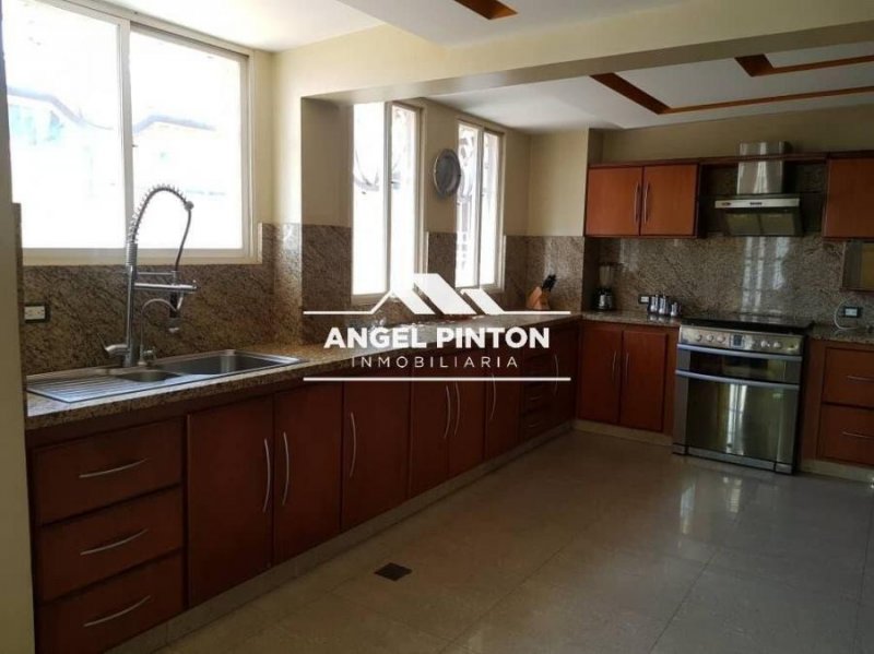 Foto Casa en Venta en Oeste, Maracaibo, Zulia - U$D 100.000 - CAV240402 - BienesOnLine