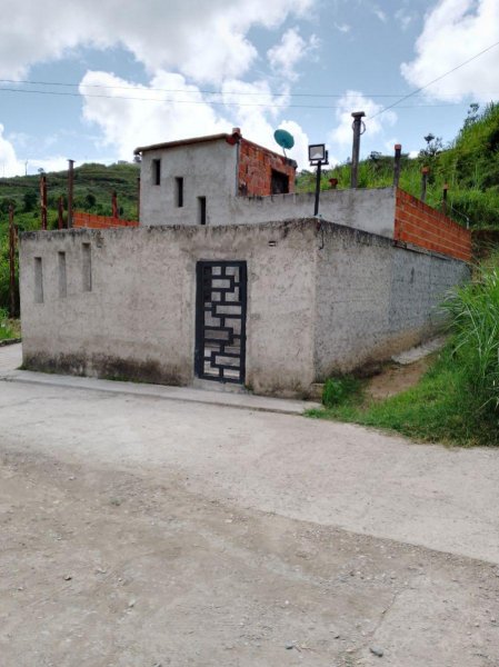 Casa en Venta en Guaicaipuro Los Teques, Miranda