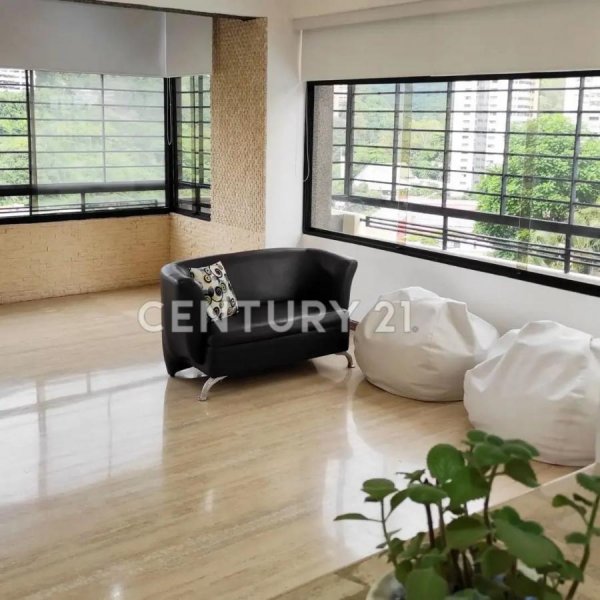 (CLA NORESTE) CARLOS SIMOZA CENTURY21 CHACAO REAL ESTATE Ofrece Apto LOMAS DE PRADOS DEL ESTE