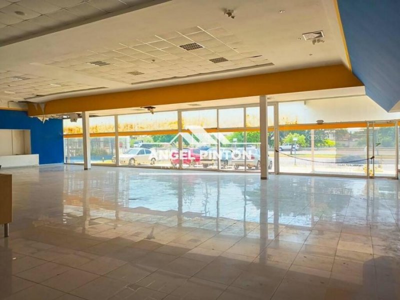 Foto Local en Alquiler en Maracaibo, Zulia - U$D 8.000 - LOA244173 - BienesOnLine