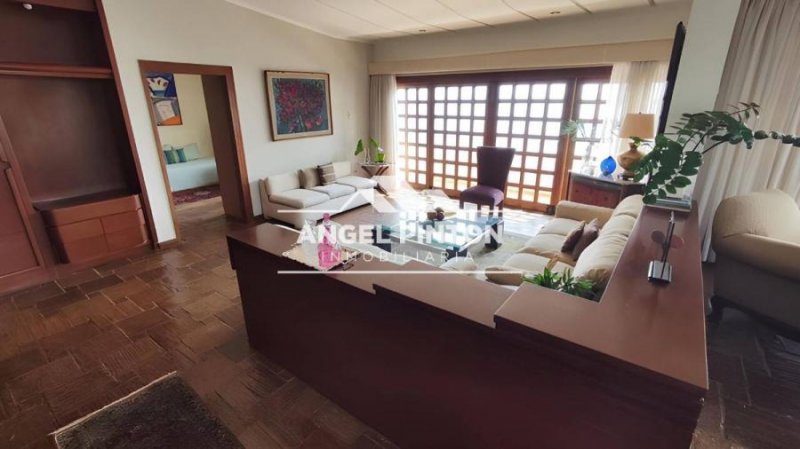 Foto Casa en Venta en Avenida el milagro, Maracaibo, Zulia - U$D 350.000 - CAV242730 - BienesOnLine