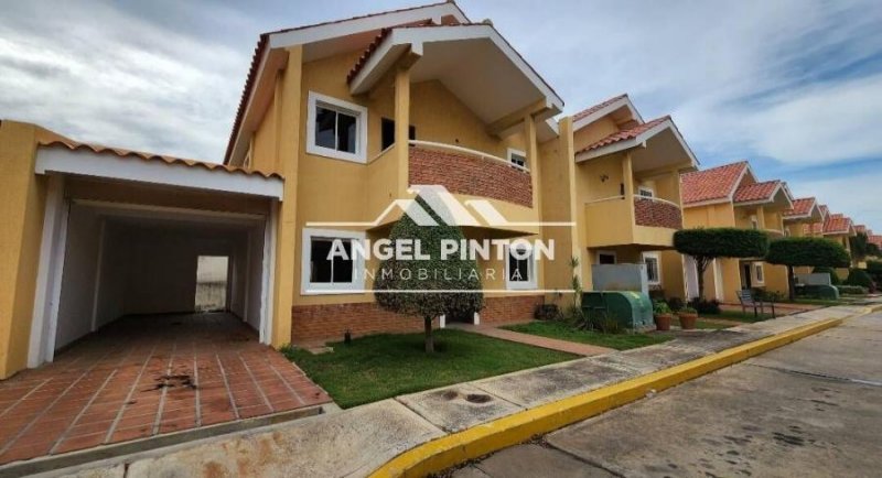 CONJUNTO CERRADO EN VENTA EN MILAGRO NORTE MARACAIBO API 7115