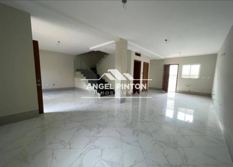 CONJUNTO CERRADO EN VENTA EN MILAGRO NORTE MARACAIBO API 7115