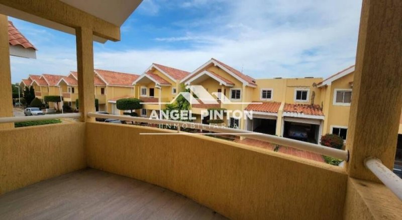 CONJUNTO CERRADO EN VENTA EN MILAGRO NORTE MARACAIBO API 7117