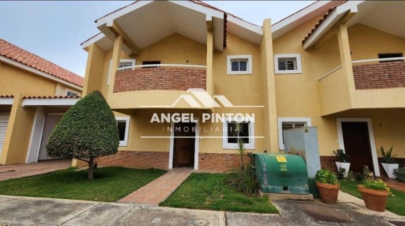 CONJUNTO CERRADO EN VENTA EN MILAGRO NORTE MARACAIBO API 7117