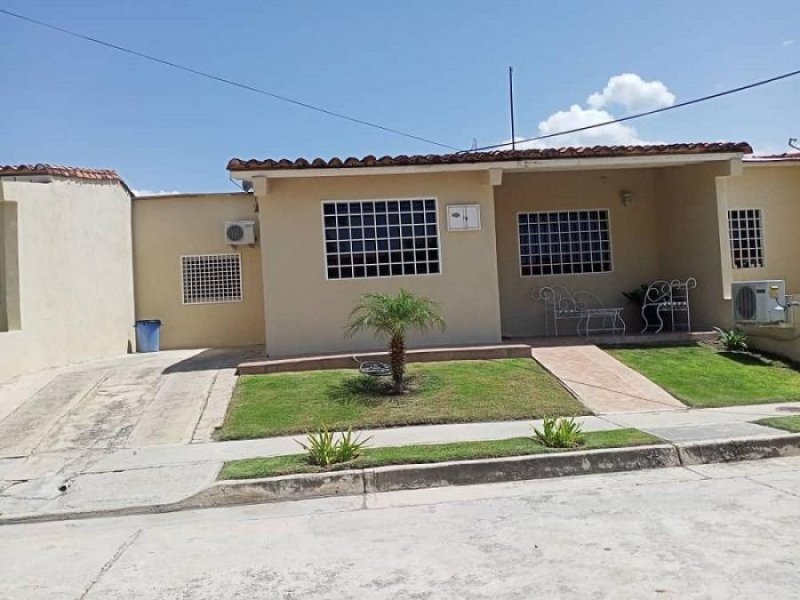 CR Vende Casa en San Joaquin, Urb El Refugio.