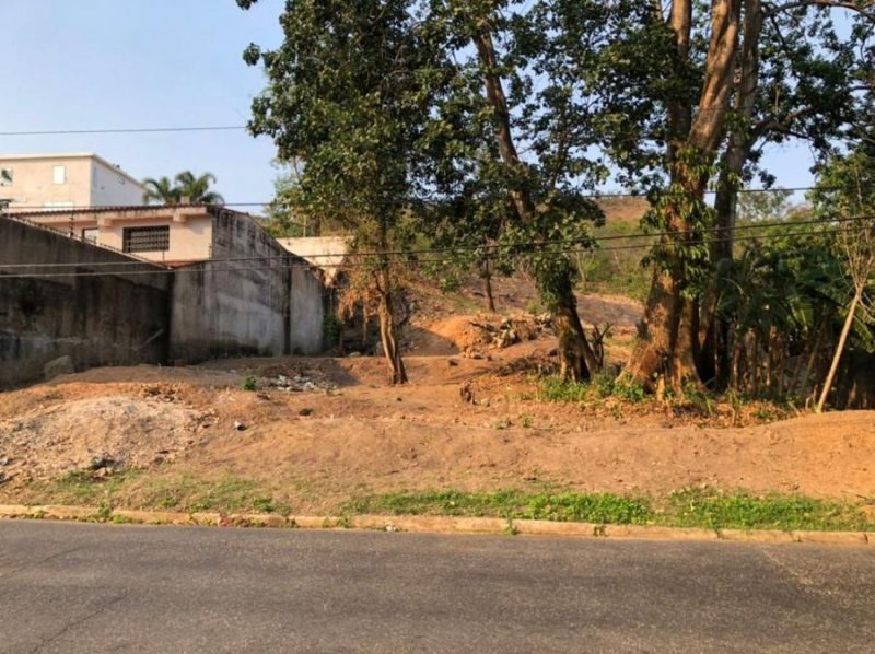 EDIFICA GRUPO INMOBILIARIO Vende/Alquila Cuatro Parcelas de Terreno Colinas de Guataparo