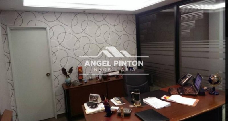 EDIFICIO COMERCIAL EN VENTA EN AV LAS DELICIAS MARACAIBO API 1917