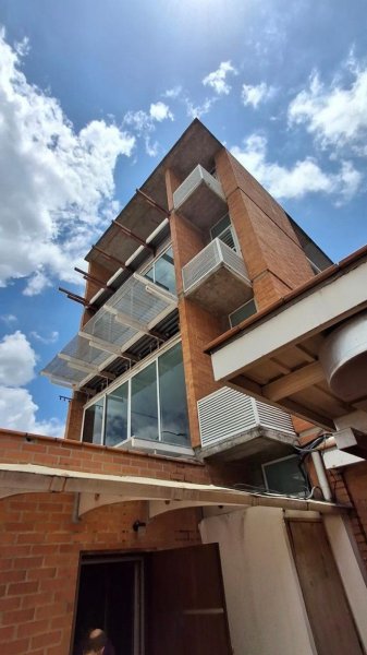 Foto Edificio en Venta en El Rosal, Caracas, Distrito Federal - U$D 2.200.000 - EDV235800 - BienesOnLine