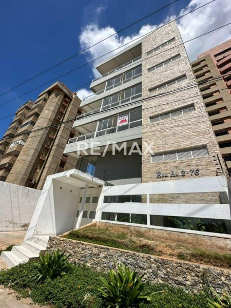 Edificio completo en Venta Av. El Milagro Remax Millenium