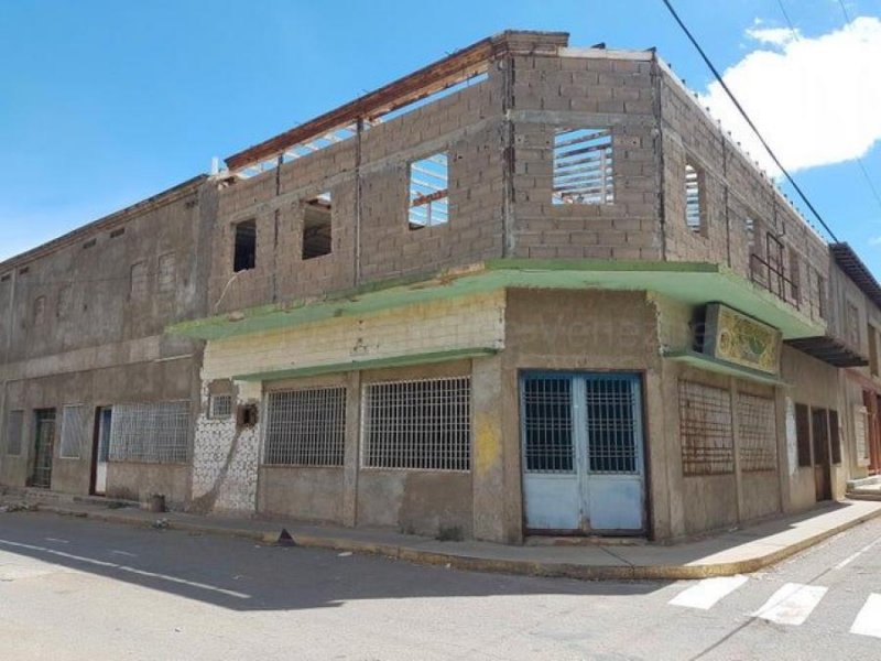 Edificio en venta en el Centro de Coro MLS #24-13481 OP