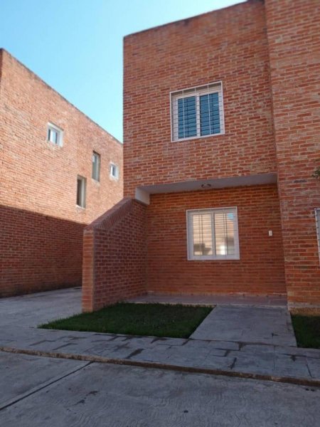 Edna Uzcategui VENDE  Bello y amplio  Townhouse en San Diego Residencias. Vajegreda Sector Monteseri