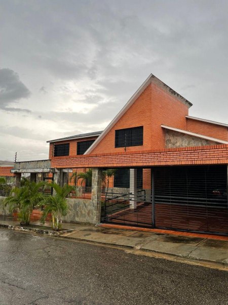 Casa en Venta en valencia Altos de Guataparo, Carabobo