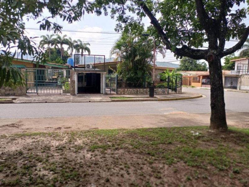 EDNA UZCATEGUI   VENDE CASA ESQUINA COMERCIAL CON LOCAL  EN El MORRO I SAN DIEGO CARABOBO