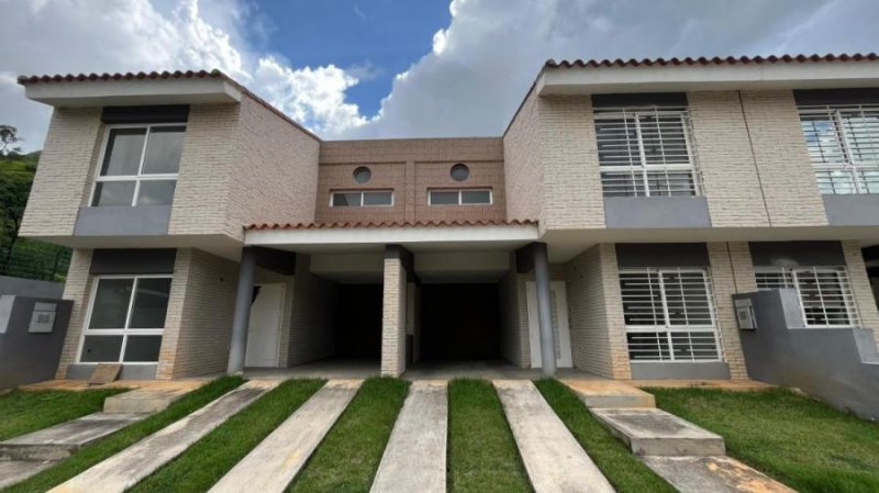 EDNA UZCATEGUI  VENDE TOWNHOUSE RESIDENCIAS CUMBRES DE LA ESMERALDA San Diego Carabobo VENEZUELA