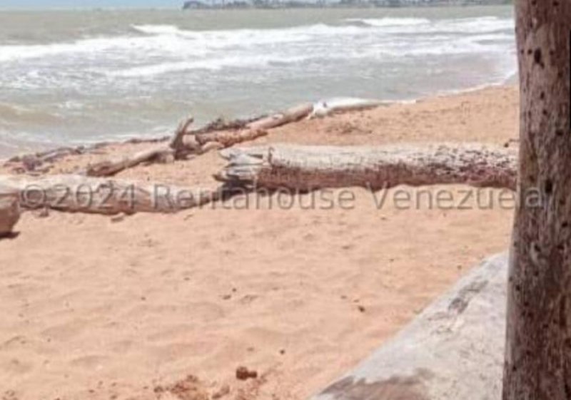 En Adicora una de nuestras hermosas playas de Paraguaná te propongo excelente Propiedad a orillas !