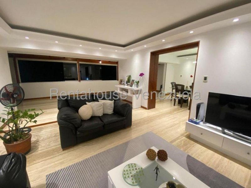 En alquiler hermoso apartamento amoblado en Las Mesetas de Santa Rosa de Lima Caracas