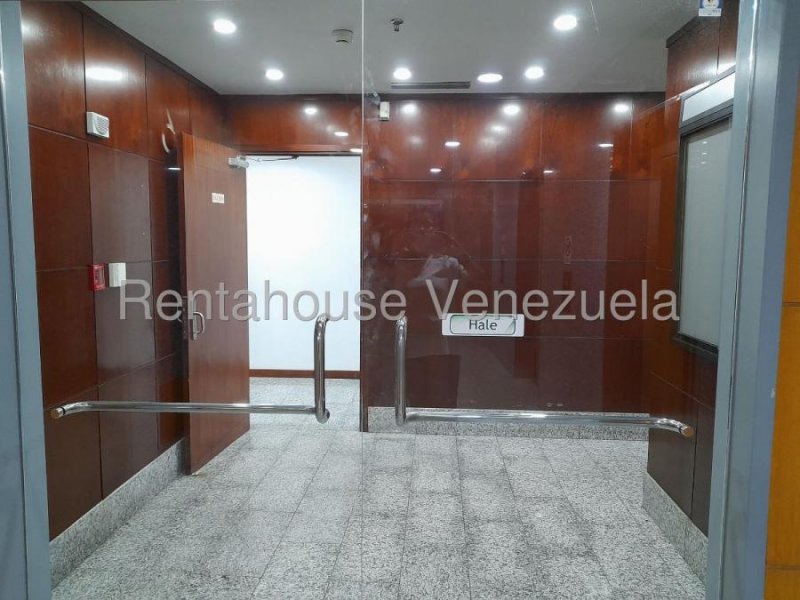 En alquiler oficina amoblada en El Rosal 25-16097