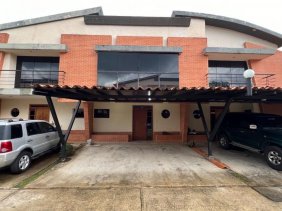 En alquiler townhouse residencia Camiru Manantial naguanagua