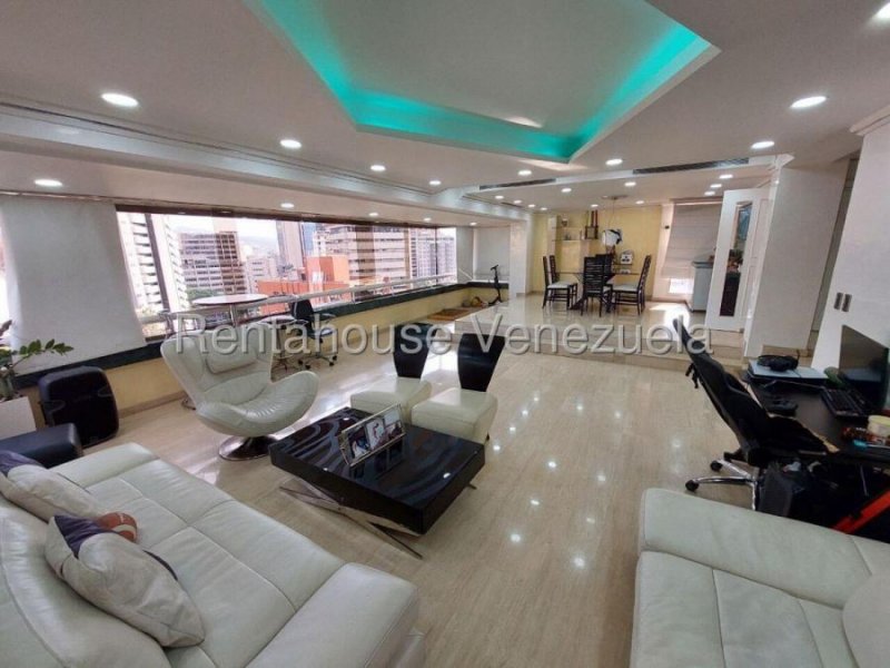 En Venta Amplio Apartamento En La Florida 25-21227