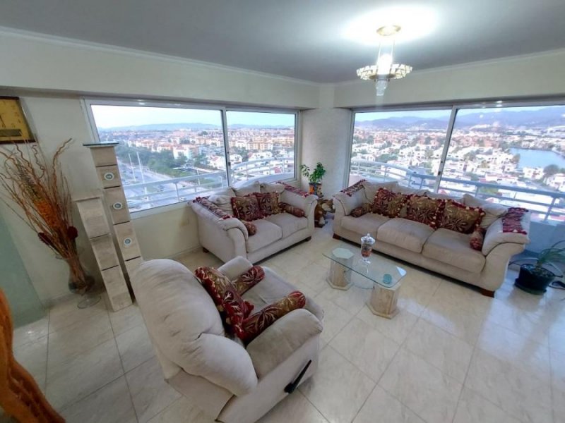 En venta apartamento en C.R Fontana Suite Lecheria 