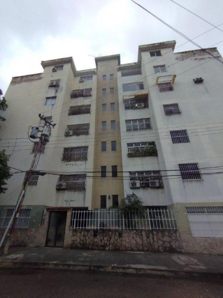 En Venta Apartamento  en Naguanagua Casco central, Res. Onix, Excelente ubicación