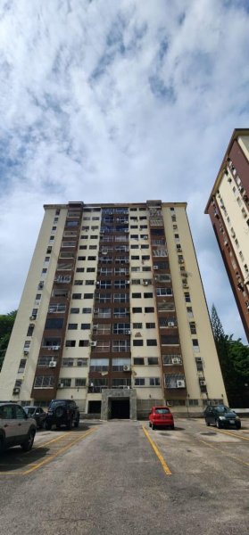 En Venta Apartamento en Res. Isla de Plata Urb El Bosque - Valencia Carabobo