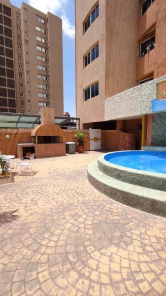 En Venta apartamento  Zona Tierra Negra con planta y pozo Maracaibo 