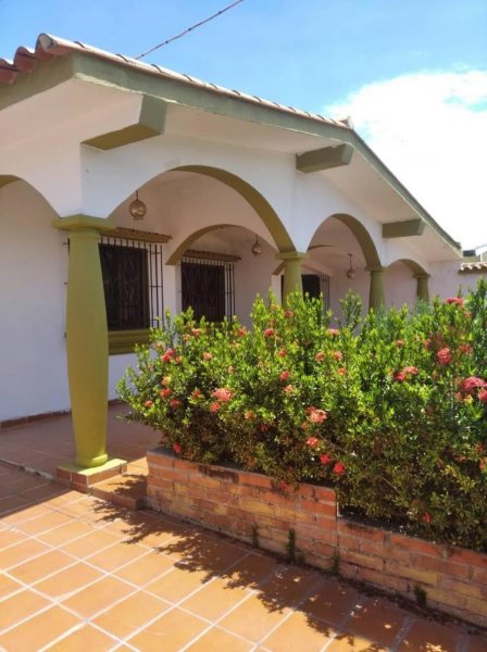 Foto Casa en Venta en Los Guayos, Carabobo - U$D 22.500 - CAV213726 - BienesOnLine