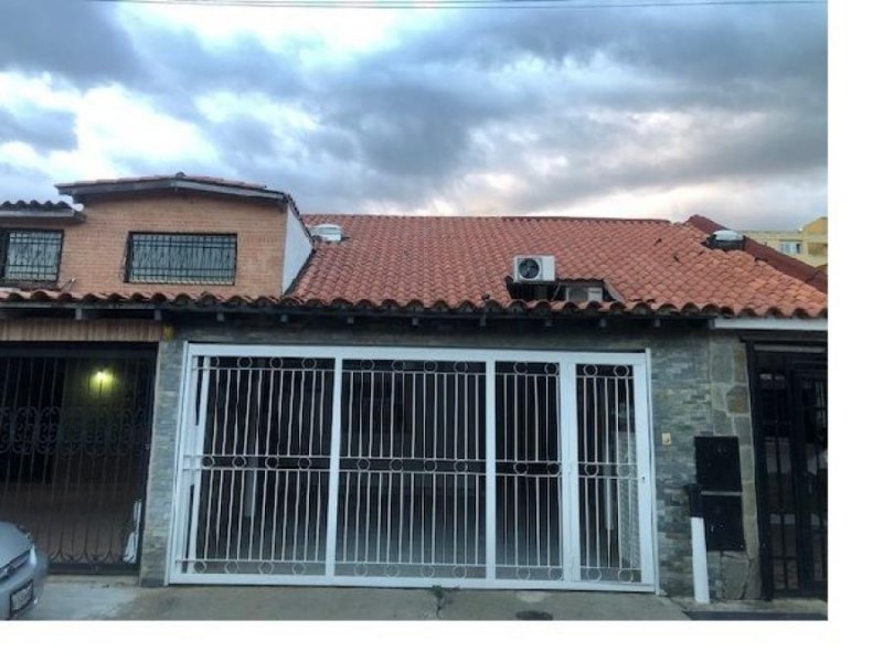 EN VENTA CASA TIPO TOWN HOUSE,  LAS QUINTAS DEL NORTE, NAGUANAGUA