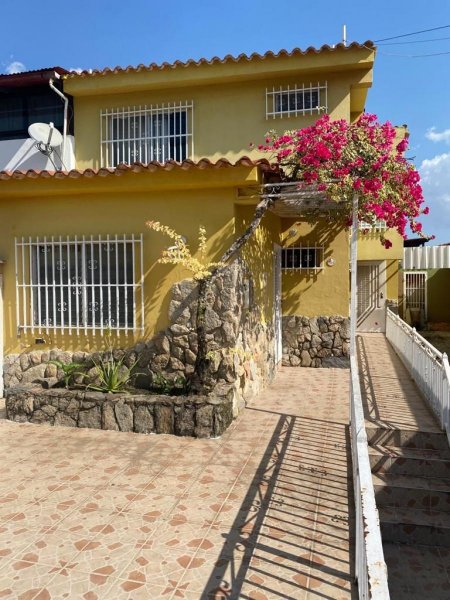 Foto Casa en Venta en URBANIZACION CARIALINDA, URBANIZACION CARIALINDA, Carabobo - U$D 27.000 - CAV210897 - BienesOnLine