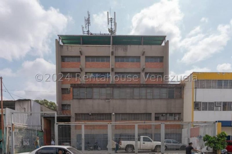 Foto Edificio en Venta en Boleíta Sur, Caracas, Distrito Federal - U$D 980.000 - EDV228341 - BienesOnLine