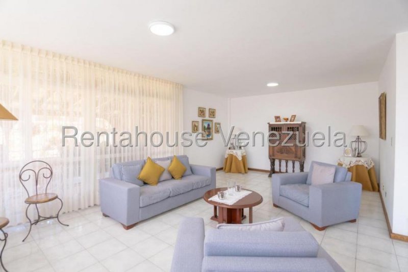 En venta elegante casa  en La Boyera