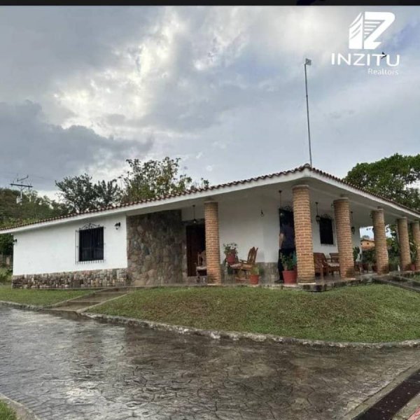 En Venta espectacular casa de campo en Safari Carabobo