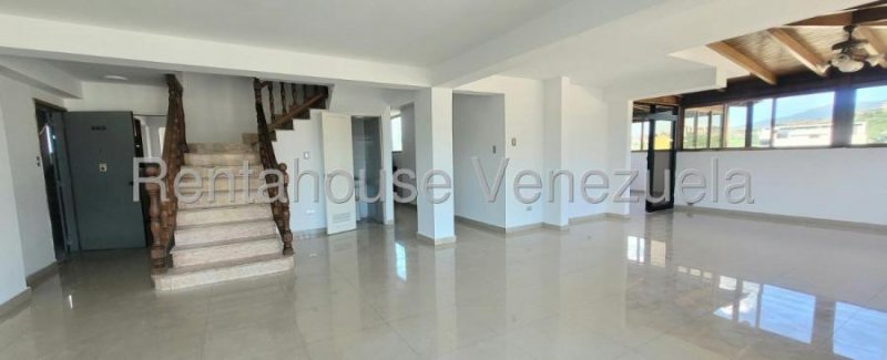 Foto Casa en Venta en Valle Abajo, Caracas, Distrito Federal - U$D 400.000 - CAV245114 - BienesOnLine