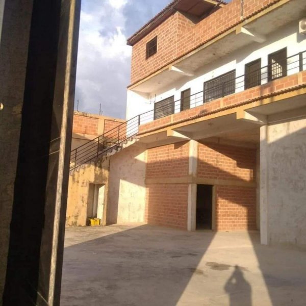 Foto Galpon en Venta en Los Guayos, Carabobo - U$D 70.000 - GAV202624 - BienesOnLine