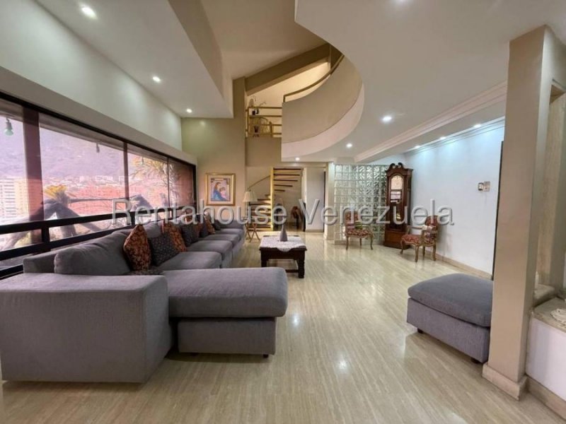 En venta fabuloso apartamento Penthouse  amoblado en Los Dos Caminos