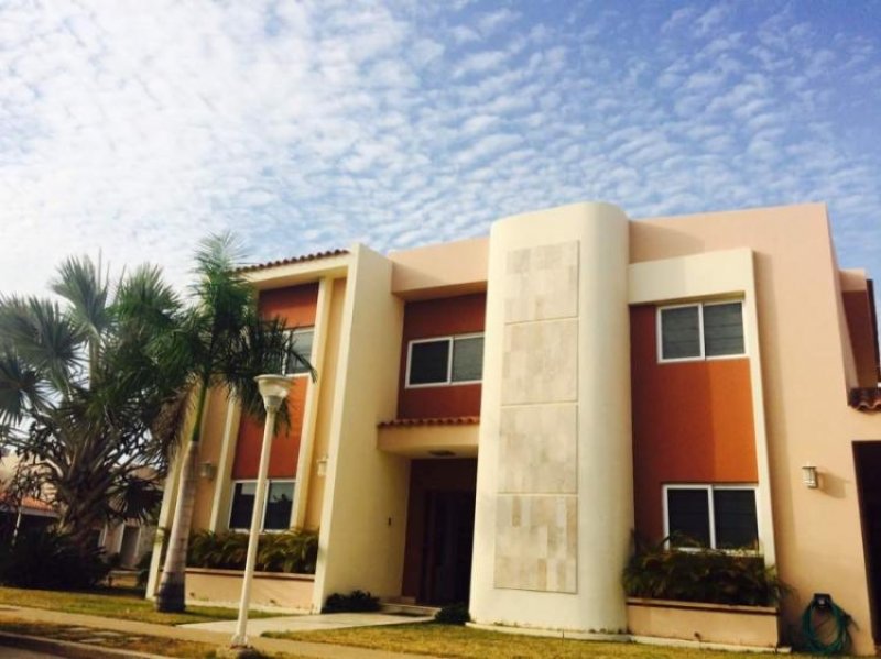 Foto Casa en Venta en MILAGRO NORTE, Maracaibo, Zulia - U$D 250.000 - CAV111367 - BienesOnLine