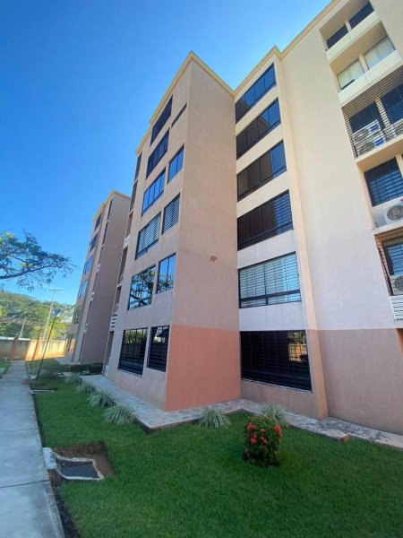 EN VENTA MODERNO APARTAMENTO EN RESIDENCIAS VALLE TOPACIO SAN DIEGO. 