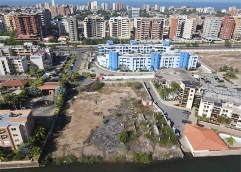 EN VENTA PARCELA CON CANAL UBICADA EN LA CIUDAD DE LECHERIA ESTADO ANZOATEGUI