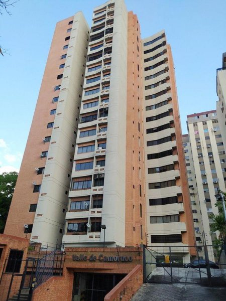 EN VENTA Pent-house en Resd. Valle de Camoruco, en Urb. Valles de Camoruco, Valencia Edo. Carabobo.