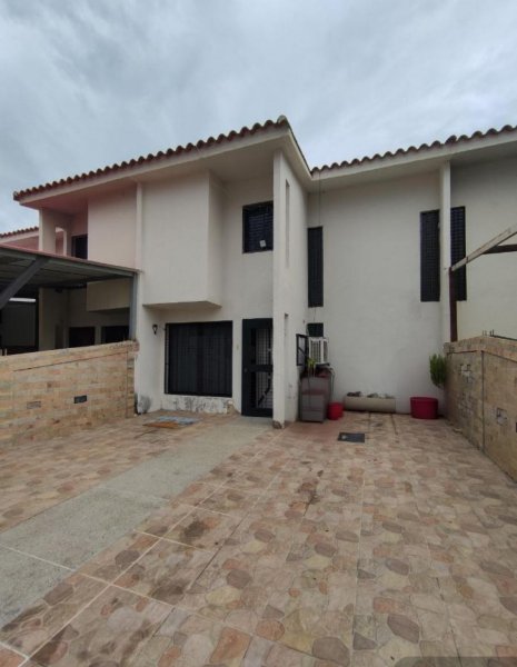 En venta Town house en Ciudad Alianza en Aguamarina Sector Aguasal Guacara