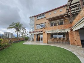 Casa en Alquiler en Los Naranjos del Cafetal Caracas, Distrito Federal