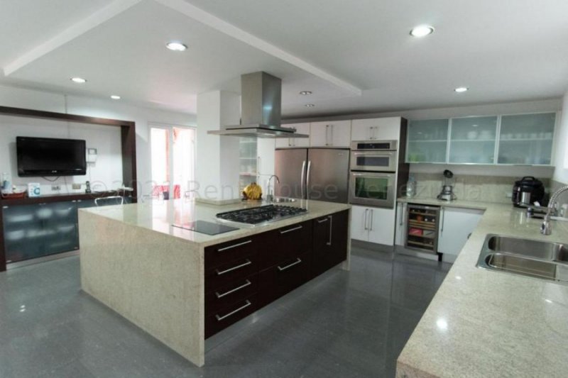 Foto Casa en Venta en Colinas del Tamanaco, Caracas, Distrito Federal - U$D 360.000 - CAV168627 - BienesOnLine